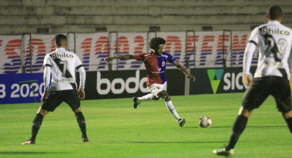 Paraná derrota Ponte Preta. Foto: Rui Santos Paraná derrota Ponte Preta. Foto: Rui Santos