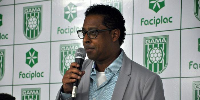 Ídolo de grandes clubes, Carlos Alberto Dias se prepara para desafios como treinador