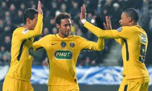 PSG confirma que 3 jogadores estão com covid-19; Neymar, após Ibiza, seria um deles