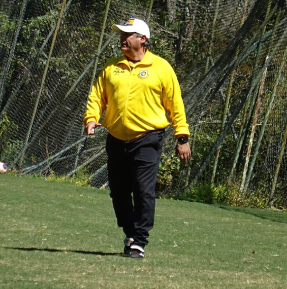 Marcelo Viega é um dos treinadores que está no páreo 
