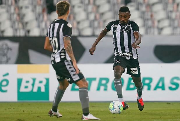 Salomon Kalou fez sua estreia pelo Botafogo (Foto: Vitor Silva/Botafogo)