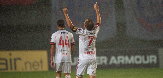Ídolo do Flamengo, Everton Ribeiro manda o recado: ‘Entramos no campeonato de vez’