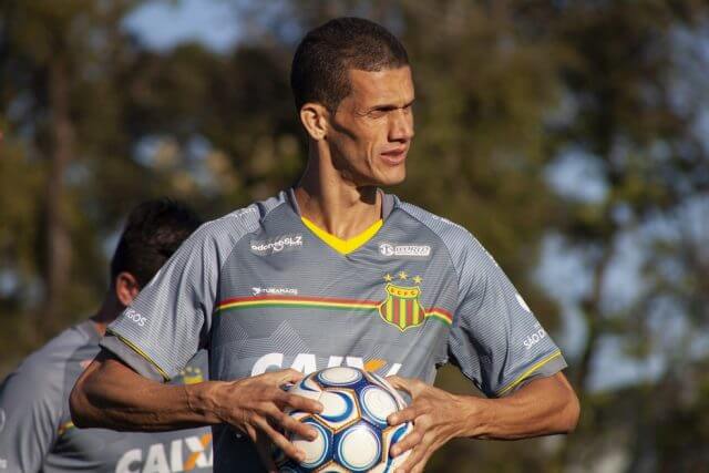 Joécio impediu mais uma derrota do Sampaio Corrêa (Foto: Lucas Almeida)