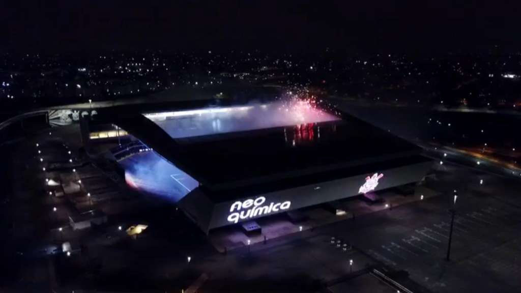 Empresa que batizou estádio do Corinthians espera lucro bilionário após crise