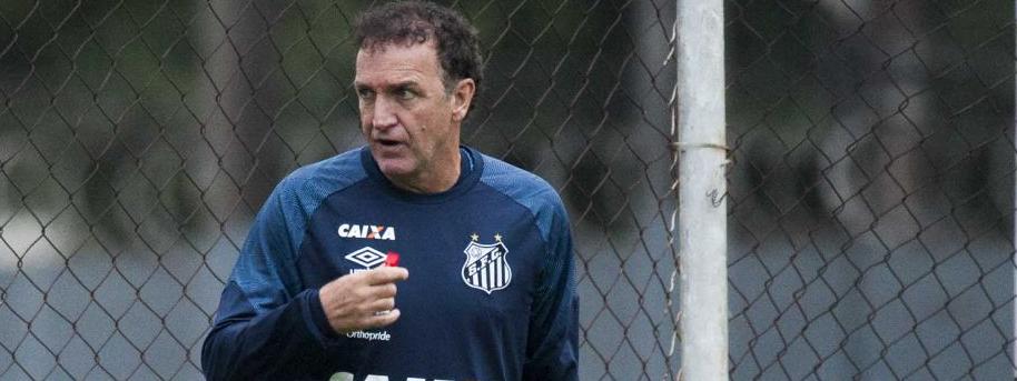 Cuca prevê maratona de jogos com elenco reduzido e pede reforços para a diretoria