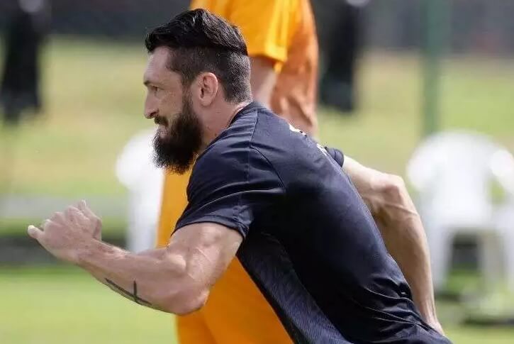 Sport garante permanência de lateral para sequência do Brasileirão