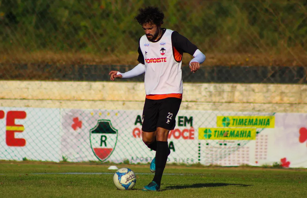 Sem estrear, meia deixa River-PI e acerta com time da Série C