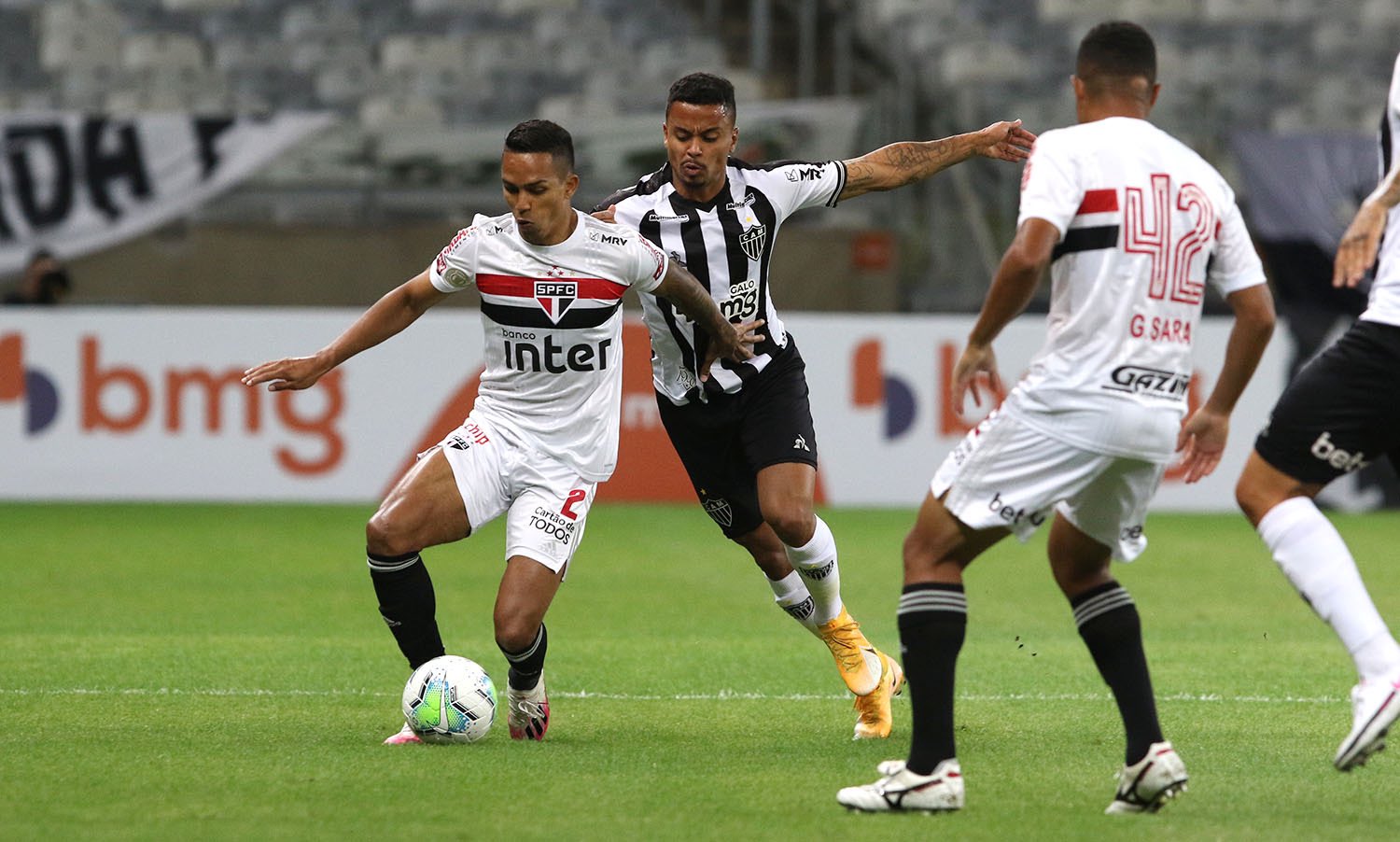 Fernando Diniz critica uso do VAR após derrota: ‘Em muitas ocasiões equivocado’