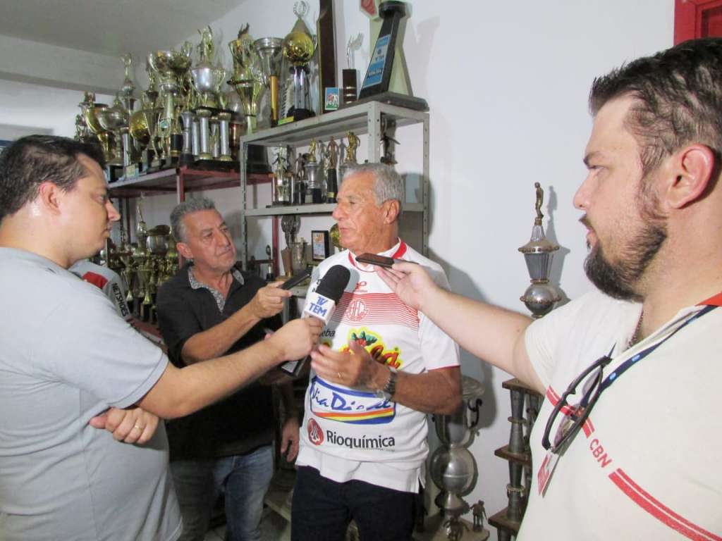 Por conta do coronavírus, Pinho não é mais treinador do América-SP