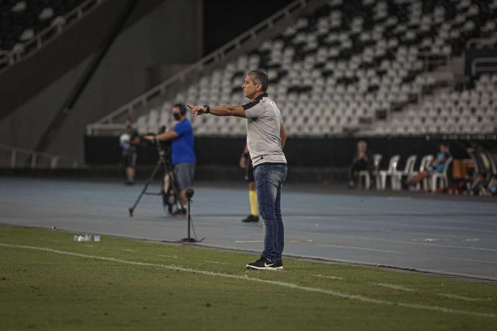 Jorginho quebra cabeça para escalar o Coritiba