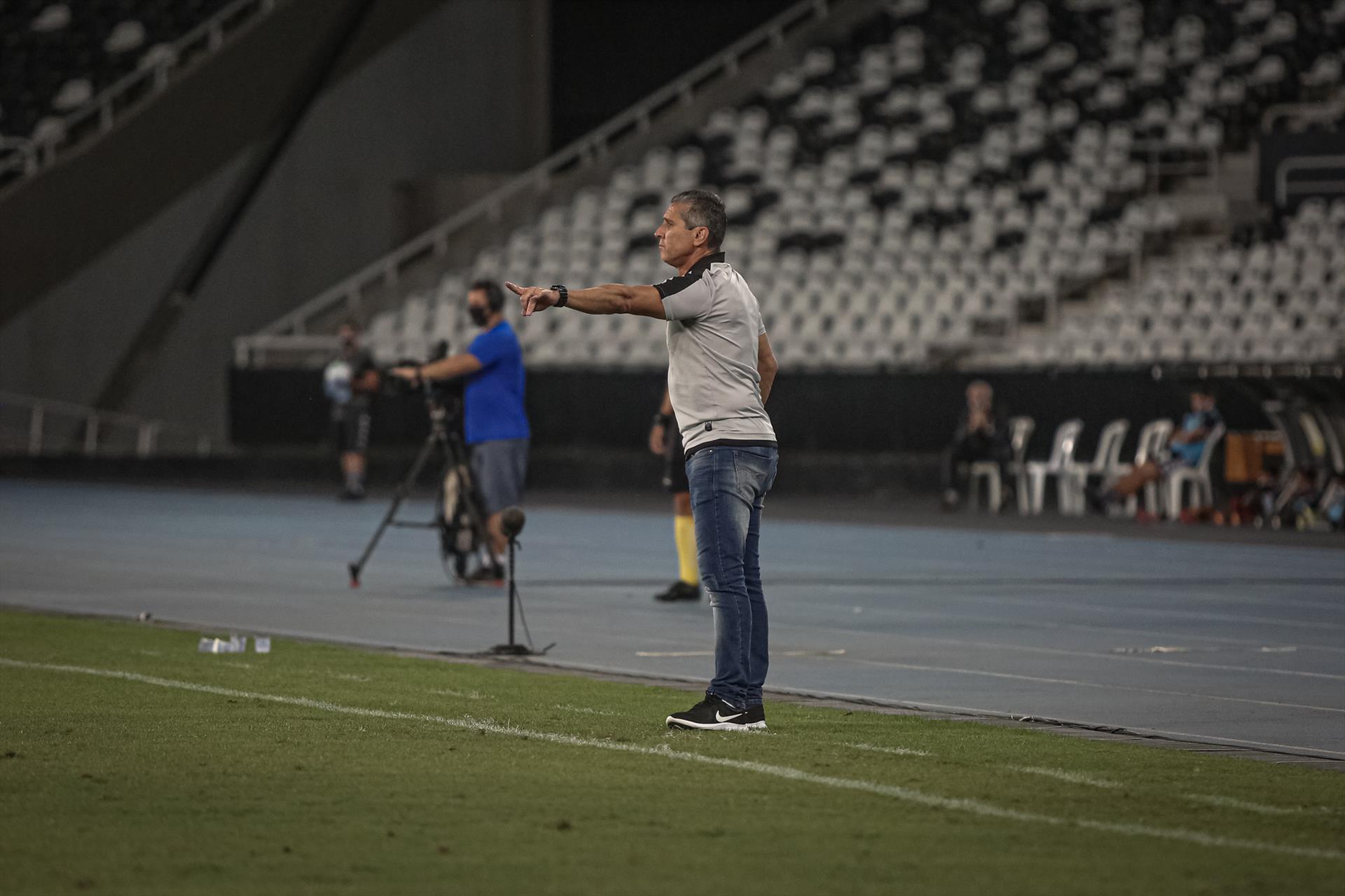 Coritiba não deve ter Neilton para o duelo contra o Atlético Mineiro