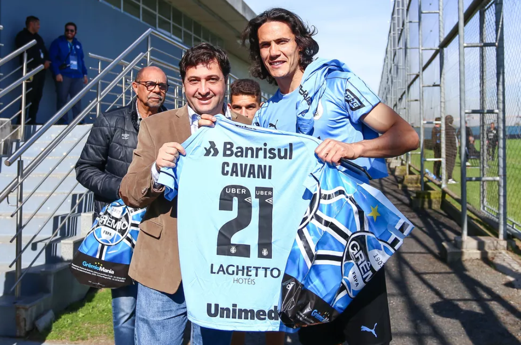 Presidente de grande clube brasileiro abre o jogo sobre contratar Cavani
