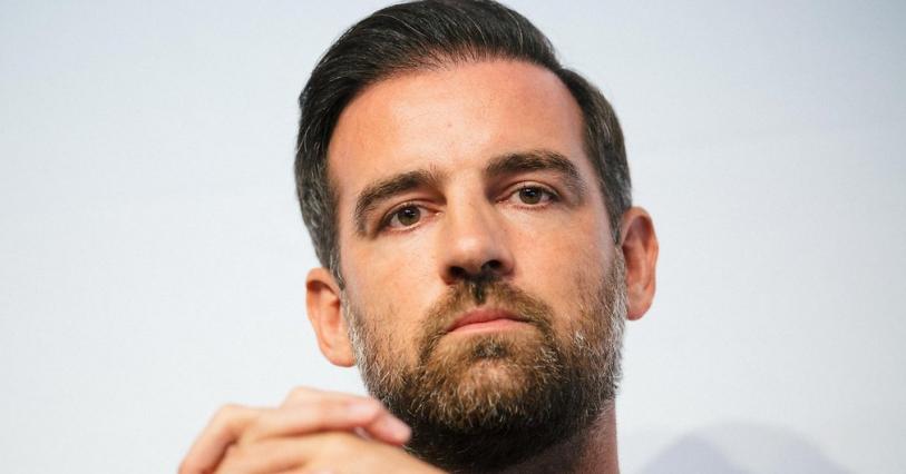 Zagueiro da Alemanha na Copa de 2002 é denunciado por pornografia infantil