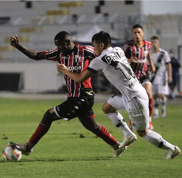 Ponte Preta 1 x 0 Botafogo-SP – Gol contra estranho no fim garante Macaca no G4