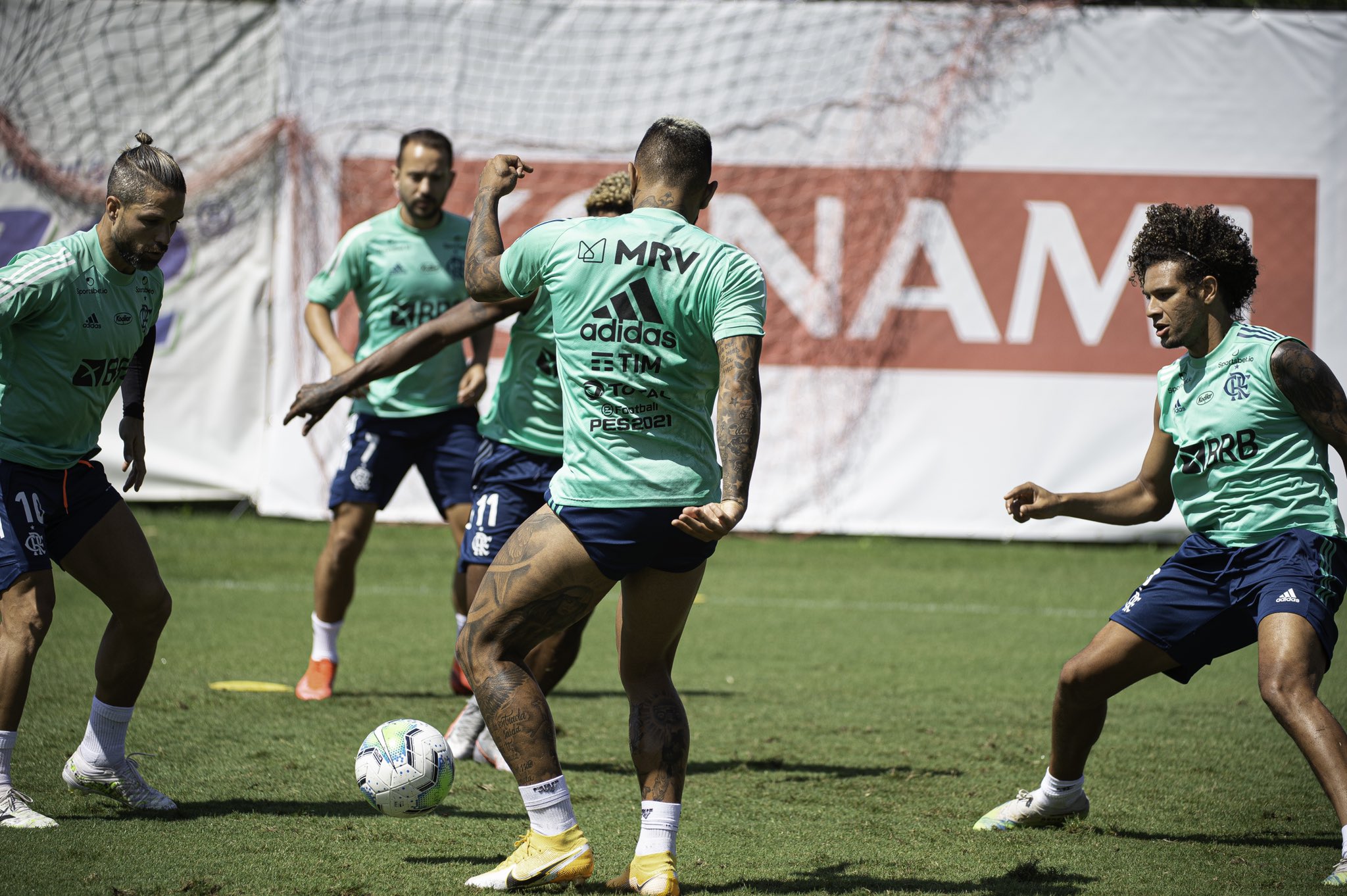 Em ascensão, Fla busca 1ª vitória no Maracanã e quer ampliar sequência positiva