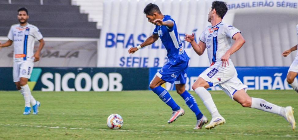 Tudo igual no duelo nordestino. (Foto: Augusto Oliveira / CSA) Tudo igual no duelo nordestino. (Foto: Augusto Oliveira / CSA)