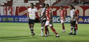 Vila Nova-GO 1 x 0 Santa Cruz-PE - Tigre tira a invencibilidade Coral na Série C