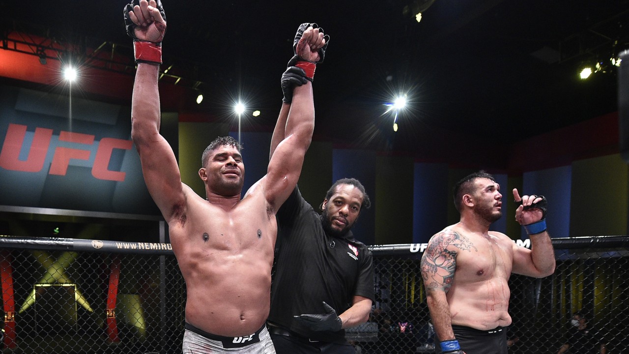 UFC: Overeem vence Sakai por nocaute na luta principal em Las Vegas
