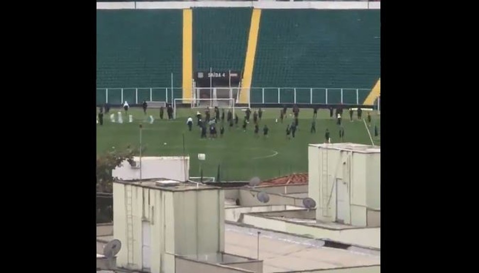 Federação Catarinense de Futebol emite nota após invasão em treino do Figueirense