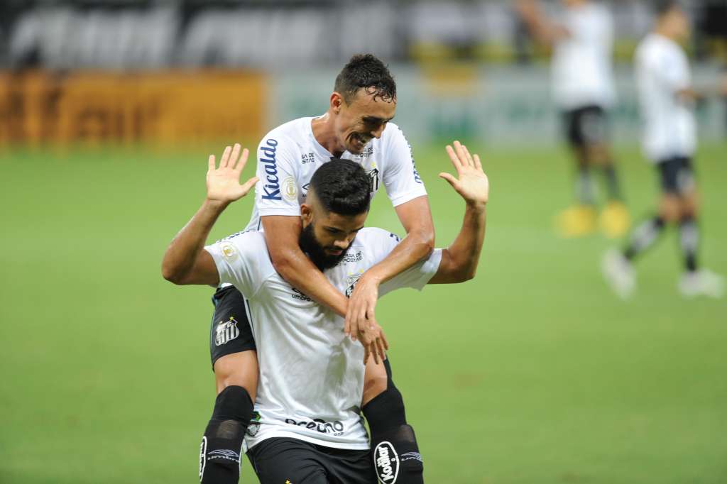 Cuca diz que vitória fora dá confiança ao Santos para a sequência do Brasileiro