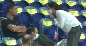 Cristiano Ronaldo toma bronca por estar sem máscara em jogo da Liga das Nações