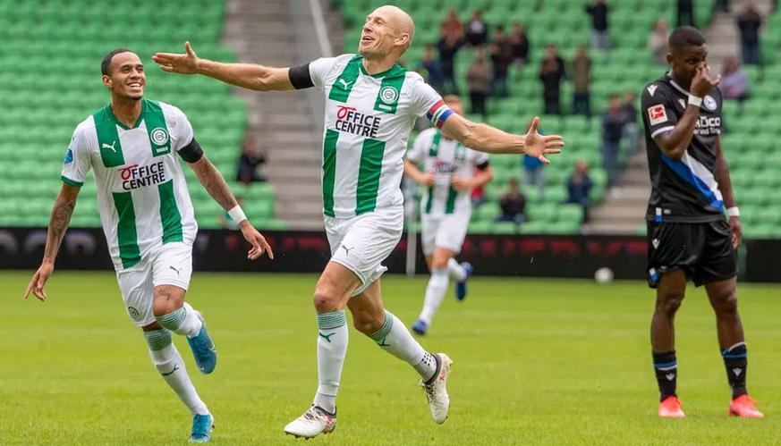 Robben marca de fora da área seu primeiro gol após voltar a jogar. VÍDEO!