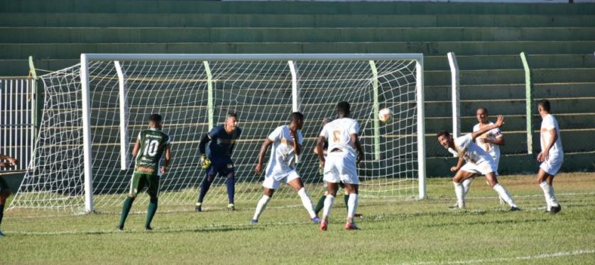 Brasiliense perdeu por 1 a 0 e pode reverter em casa