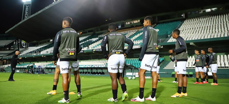 Clubes do Brasileirão cruzam os braços em protesto à violência no Figueirense