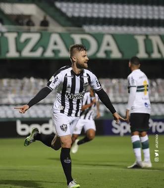 Herói no Couto Pereira, Sasha elogia propósito do Atlético-MG