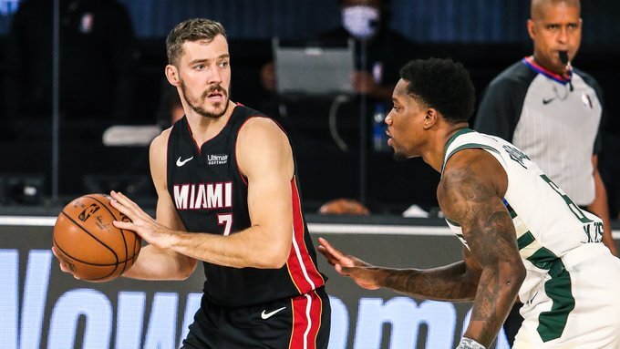 Antetokounmpo se machuca, mas Bucks vencem Heat e reagem nos playoffs da NBA