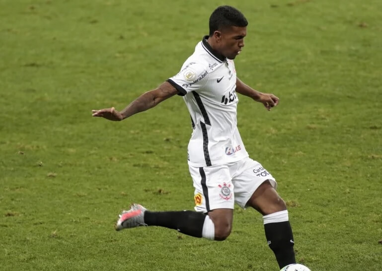 Atacante do Corinthians exalta entrega do time no empate com o Botafogo