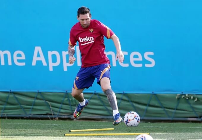 Espanhol: Messi inicia os treinamentos no Barcelona com uma semana de atraso