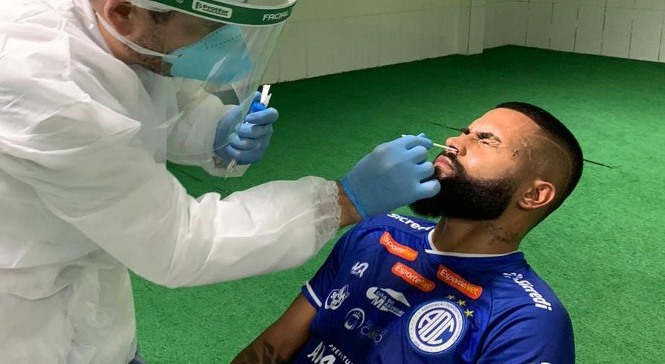 Série B: Confiança cancela treino e terá só 14 jogadores em Caxias do Sul