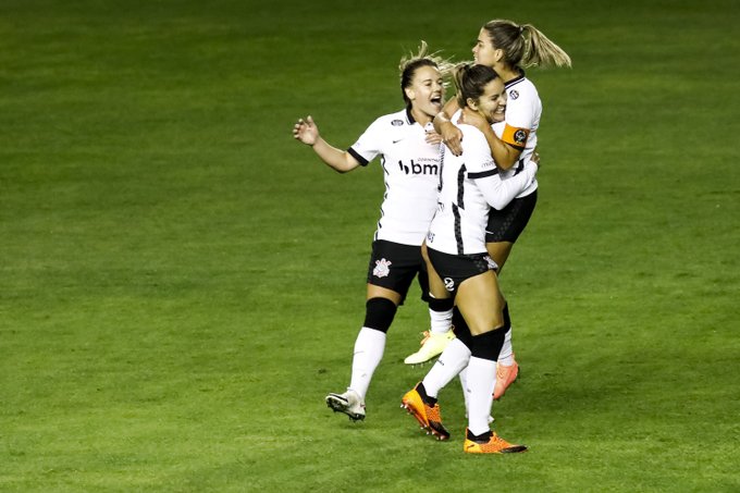 BRASILEIRO FEMININO: Corinthians vence Cruzeiro e segue na cola do líder Santos