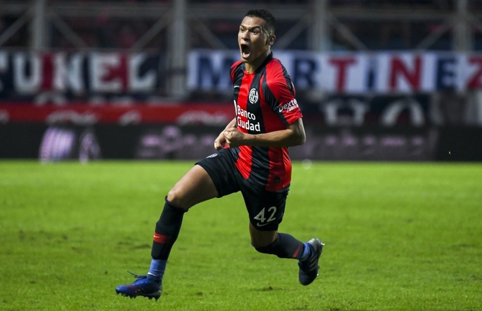 Palmeiras avança em negociação por lateral do San Lorenzo