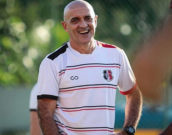 Técnico deixa vice-líder da Série C, que age rápido e anuncia ex-Taubaté