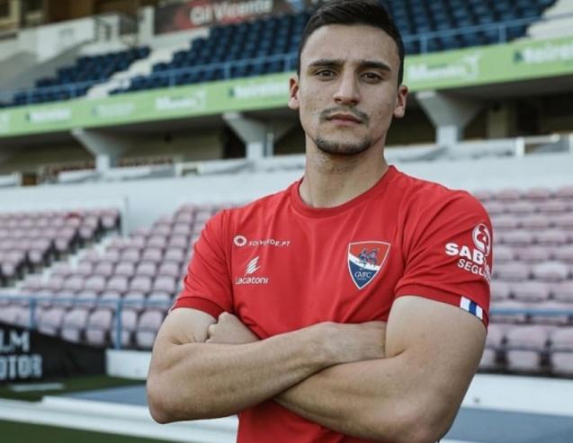 Emprestado ao Oeste, lateral rescinde com o Corinthians e acerta com clube europeu