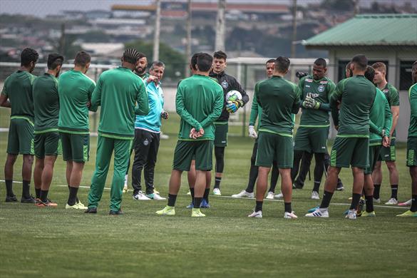 Sem Neilton, Coritiba deve ter Rhodolfo para o duelo contra o Goiás