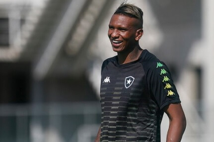 Colombiano aparece no BID e pode reforçar o Botafogo contra o Athletico-PR