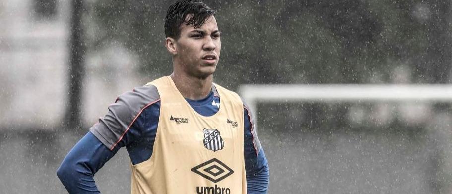 Atacante do Santos é diagnosticado com Covid-19 e não enfrentará o Galo