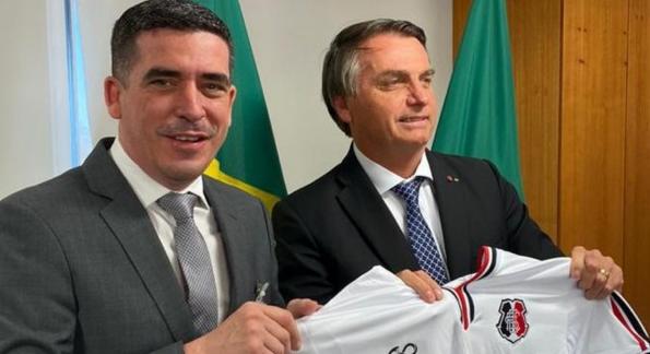 Bolso é tricolor. (Foto: Reprodução)