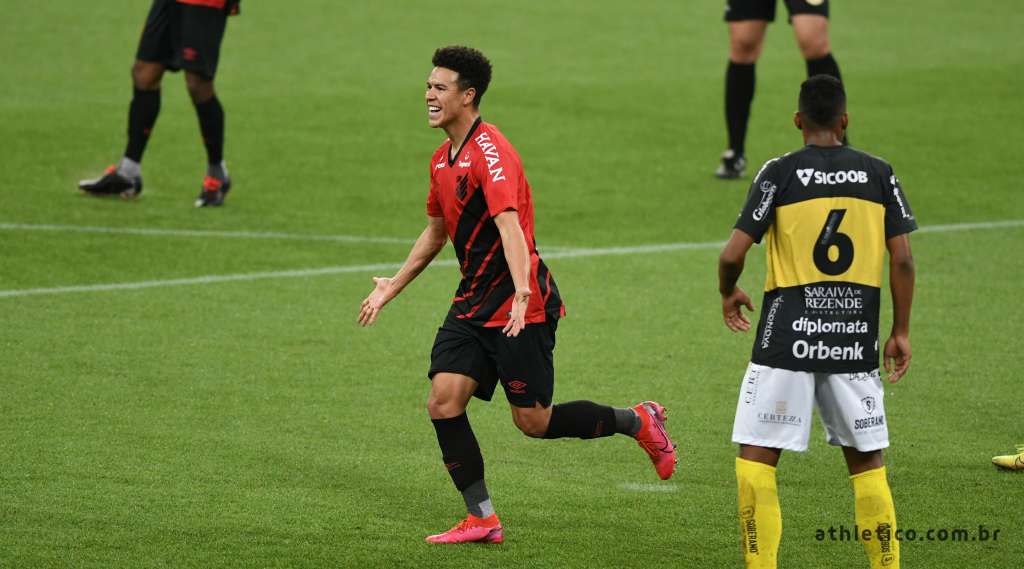 Marquinhos Gabriel rescinde com Athletico