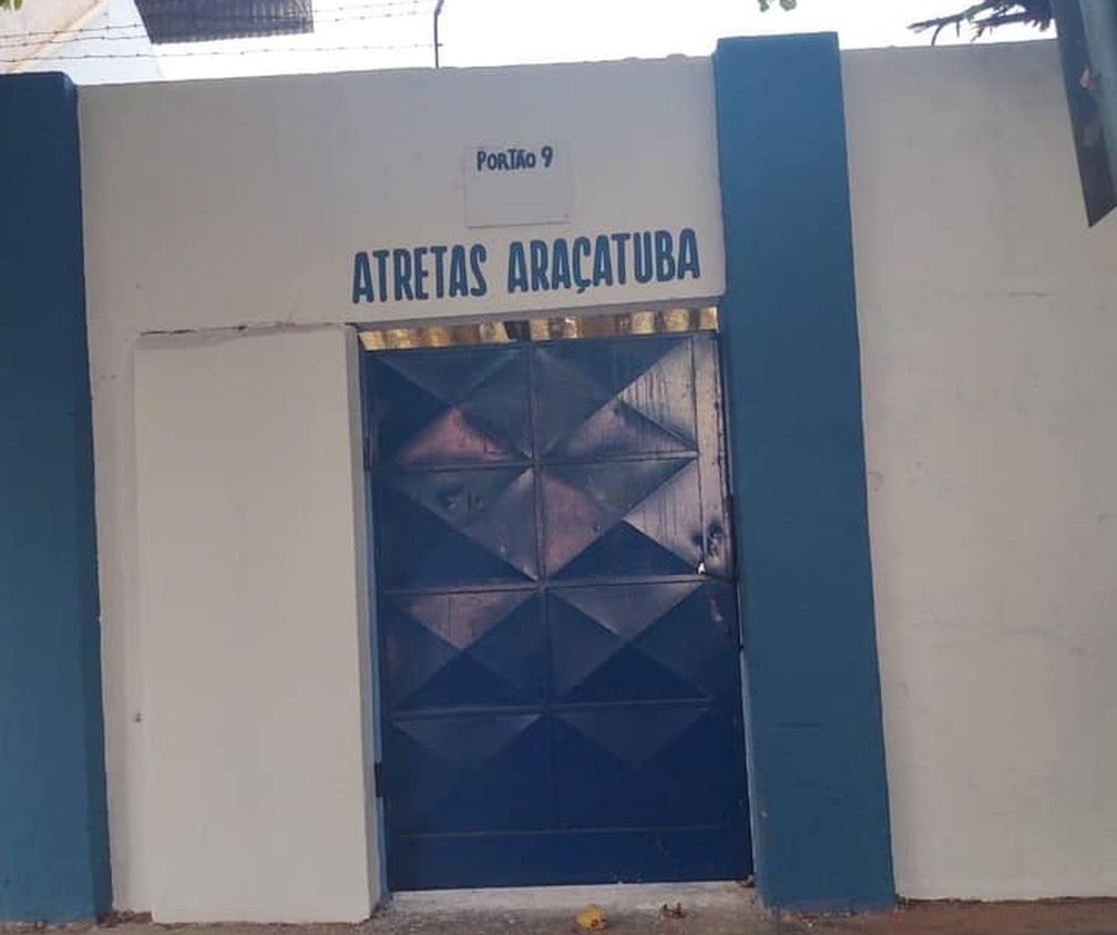 Segundona: Erro de português no estádio do Araçatuba viraliza na internet