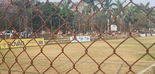 Jogo cá, público lá. (Foto: Divulgação)