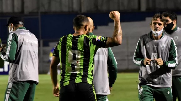 Rodolfo comemora o gol da vitória do América-MG (Foto: Estevão Germano/América-MG)