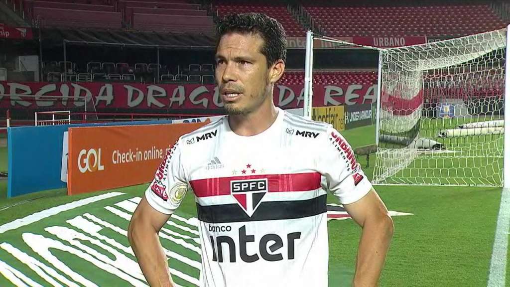 ‘Pela adversidade do jogo, um ponto foi vantagem’, diz Hernanes após empate