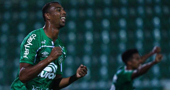 Luiz Otávio abriu o placar para a Chape. Foto: Márcio Cunha - Chape Luiz Otávio abriu o placar para a Chape. Foto: Márcio Cunha - Chape