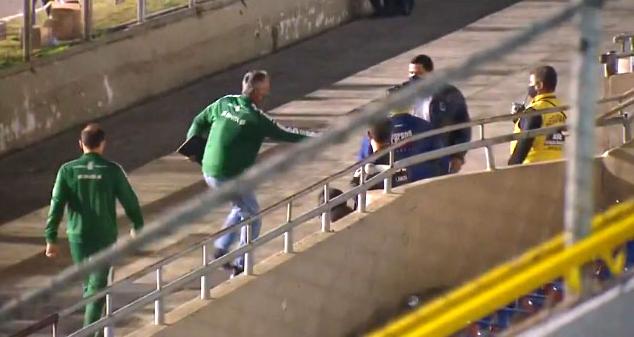 Lisca provoca e depois sai correndo com o presidente do Paraná na sua cola