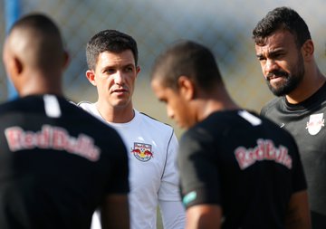 Técnico do Bragantino descarta fórmula mágica e diz: “Podemos enfrentar qualquer um”