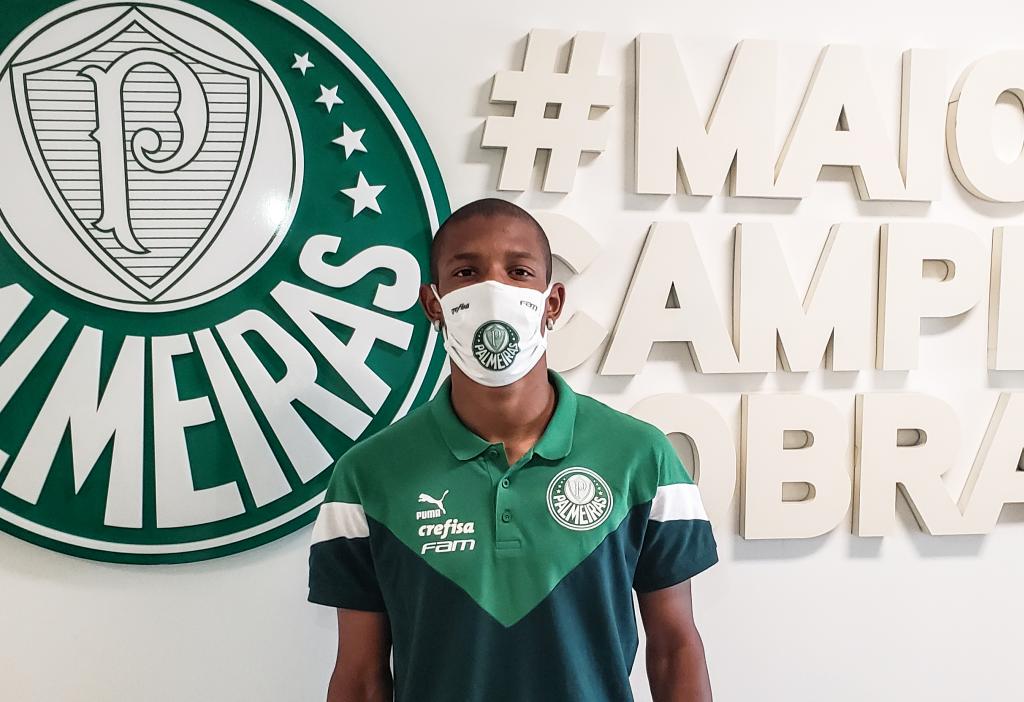 Palmeiras assina novo contrato com revelação das categorias de base
